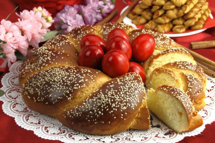 Greek Easter Bread Recipe (Tsourekia)