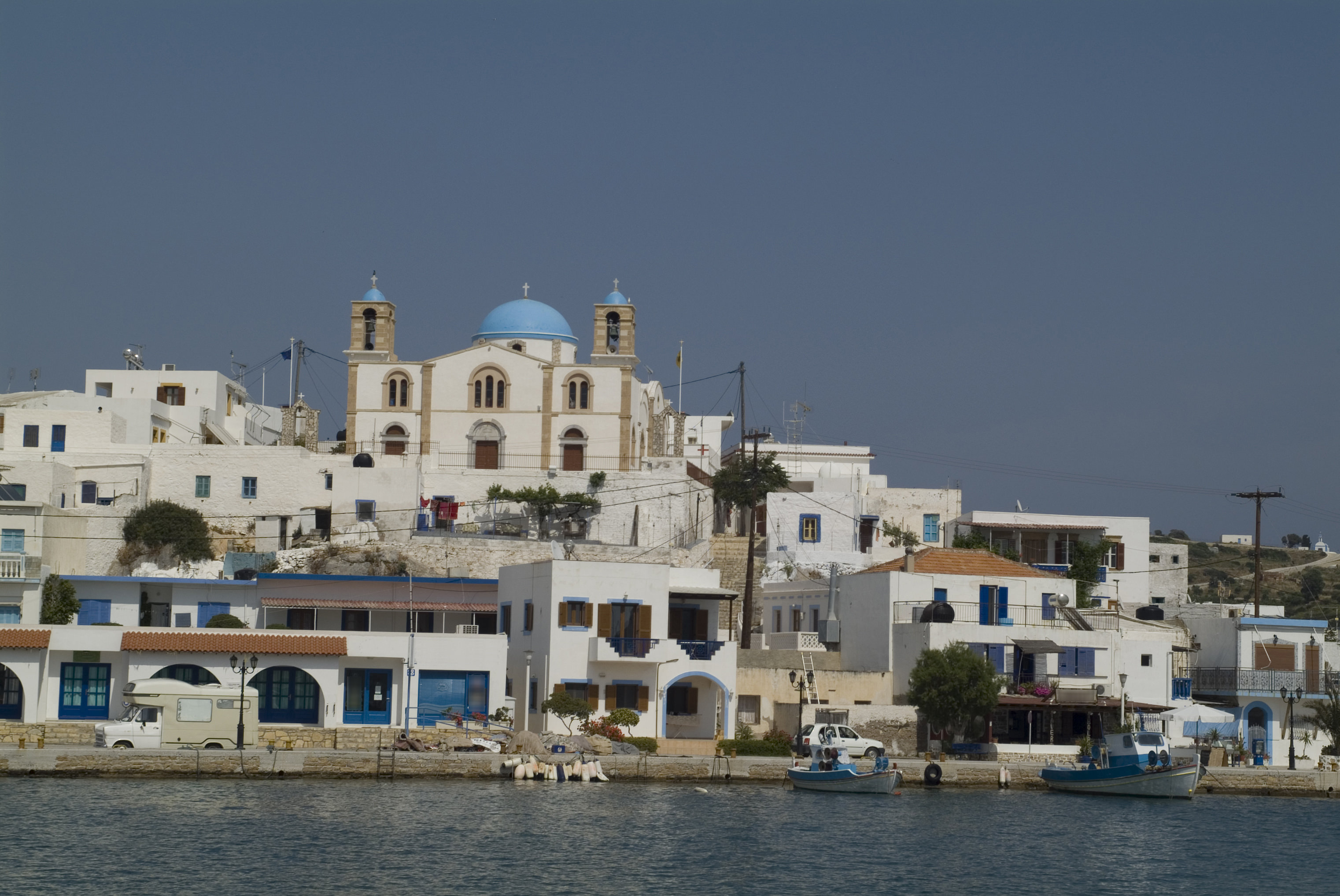 die grosse Kirche auf der Insel Lipsi in der Aegaeis