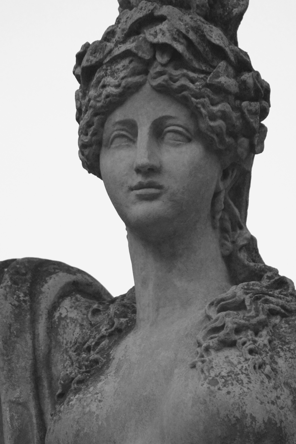 Hera is the oldest daughter of Kronos and Rei. Hera is the sister and wife of Zeus, with whom she was 300 years in a secret marriage, until he openly declared her his wife and queen of the gods.