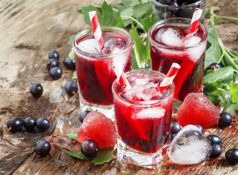 What to Know About Greek Fruit Drinks