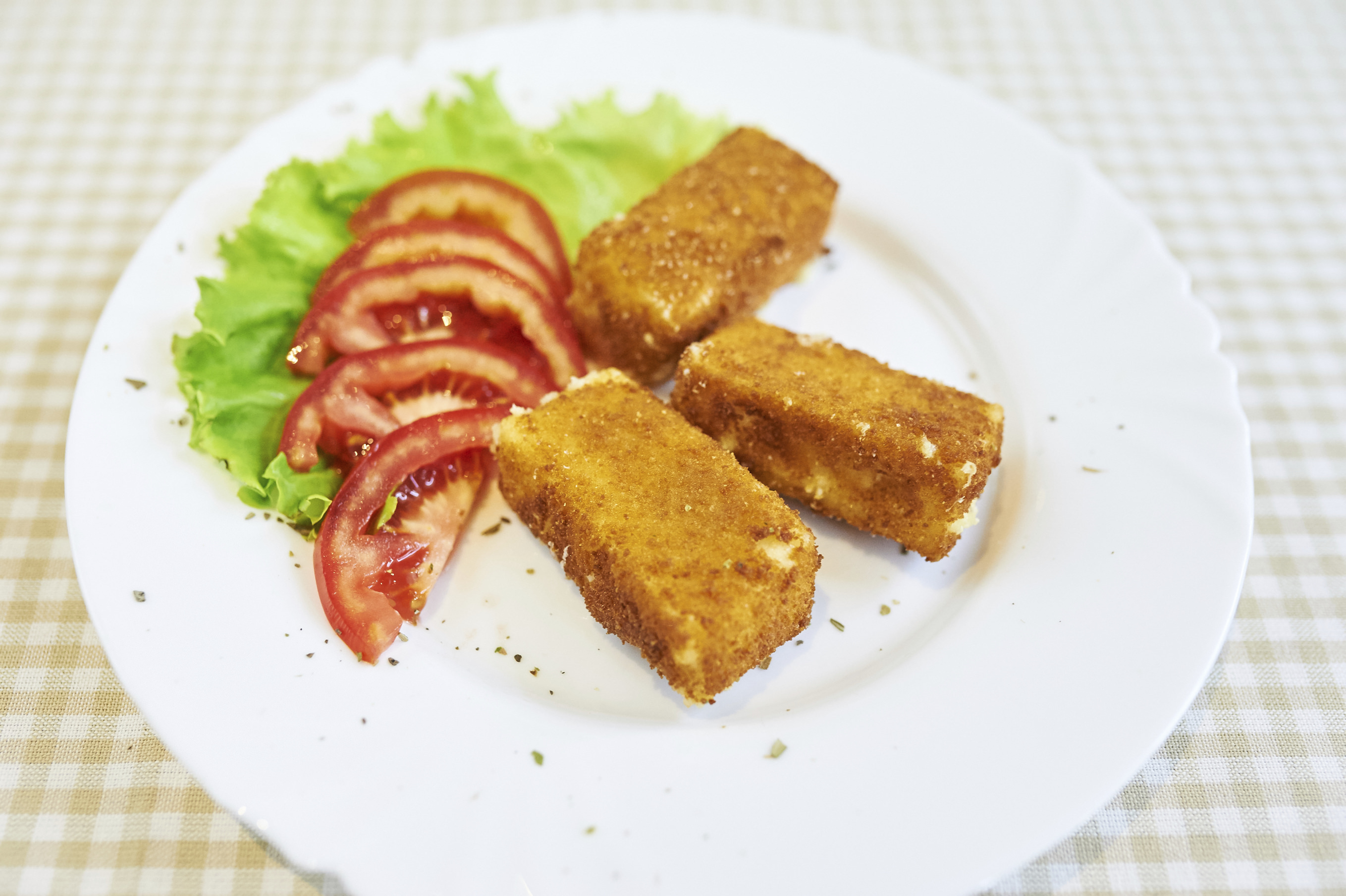 Cheese Pan With Tomato And Lettuce