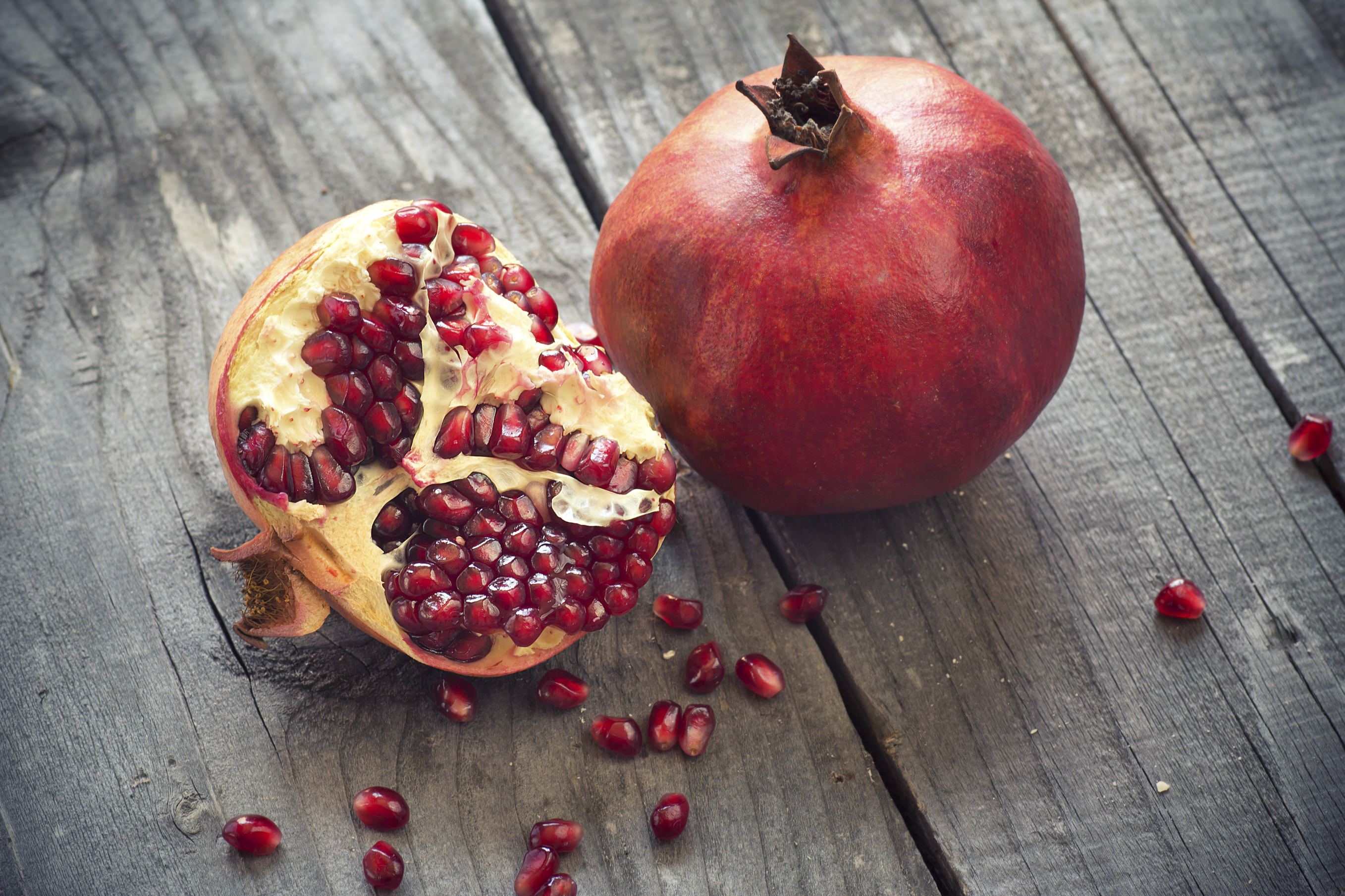 Kalo Podariko - New Year's Tradition of Smashing Pomegranates