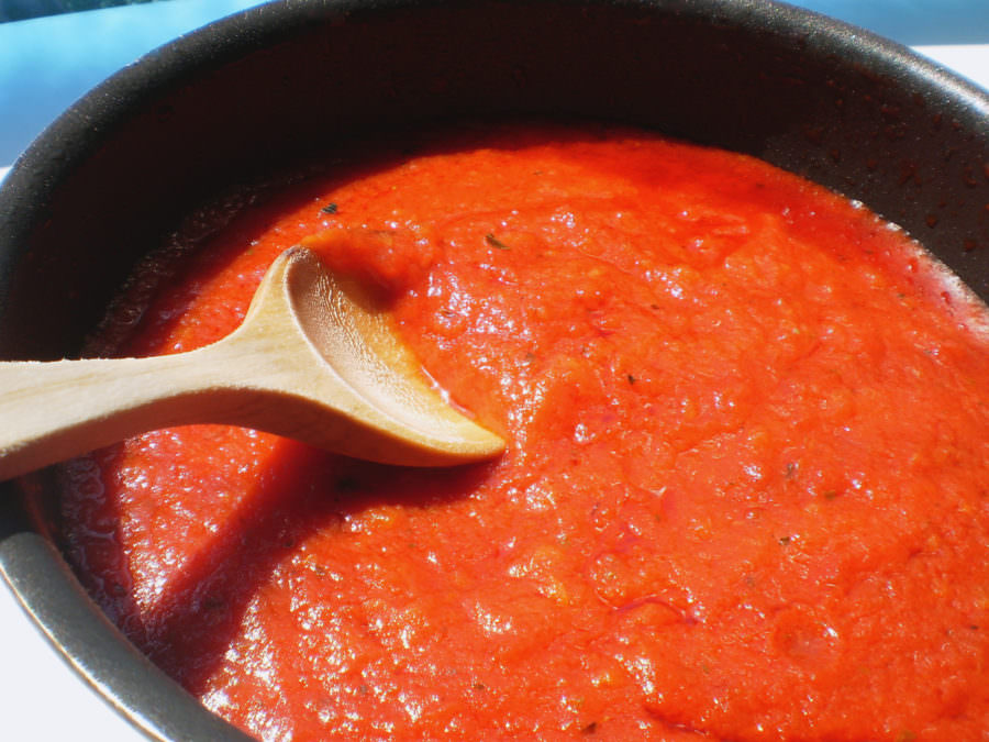 Recipe for Greek Style Light Tomato Sauce