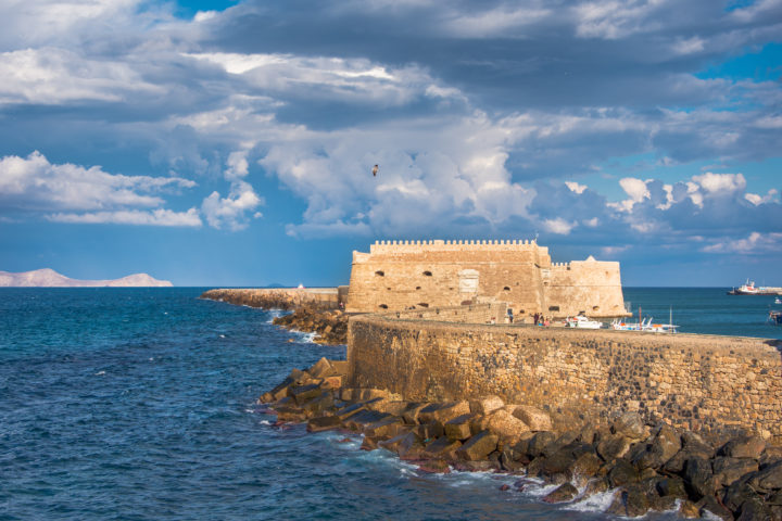 BalkanViator - Koules Castles (or previously known as Rocca a Mare, meaning  Sea Fortress) was built as a powerful fortress to protect the port of  Heraklion. However, in 1669, the Turks occupied